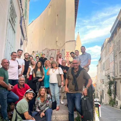 photo groupe escalier ruelle quartier du Panier