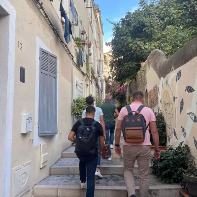 deambuler dans les ruelles pittoresques du panier a Marseille